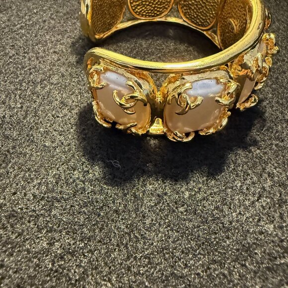 Super rare Chanel gold and pearl cuff vintage bracelet - Picture 5 of 7